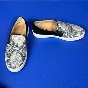 Vionic Leather Reptile Slip On Sneakers Shoes 6.5